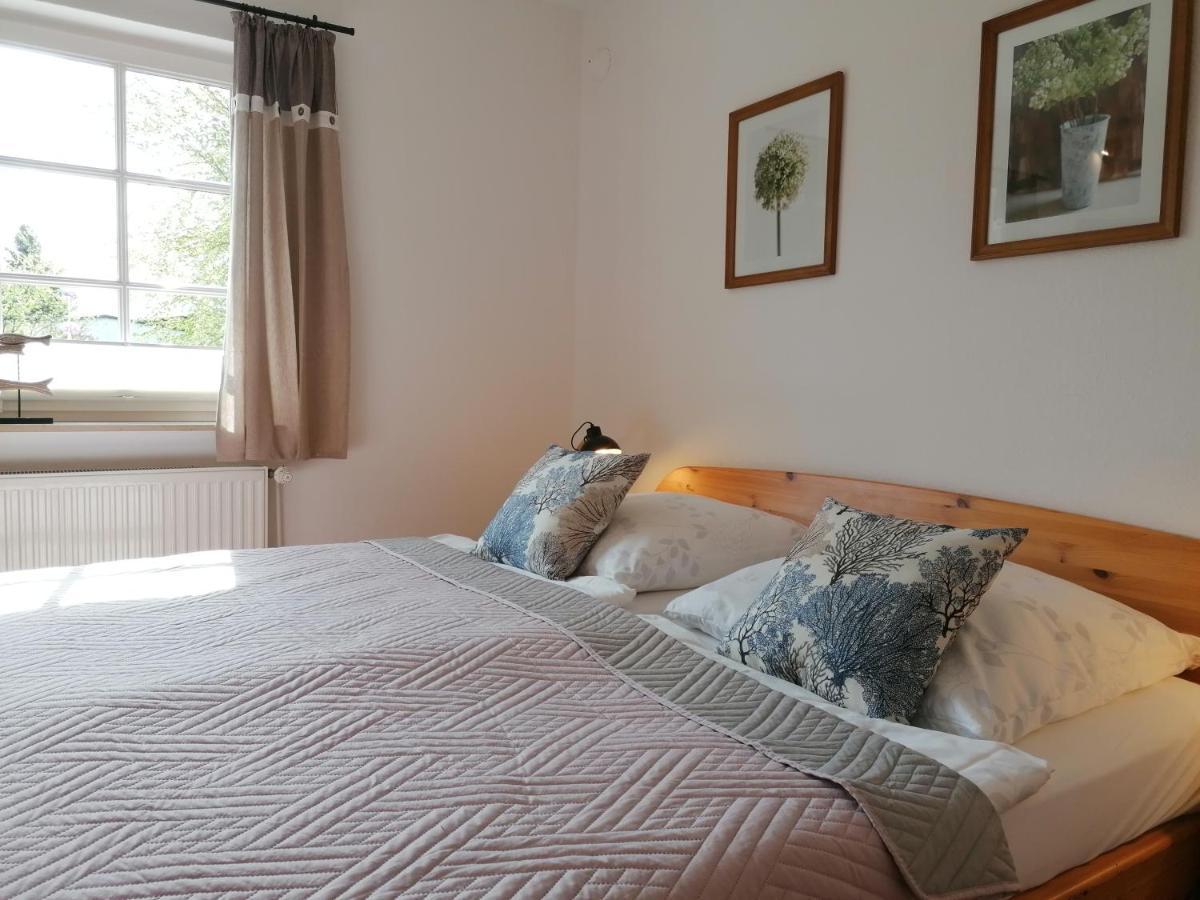 Boddenhus Auf Ruegen - Ferienwohnungen Und Pension Rappin Exterior foto