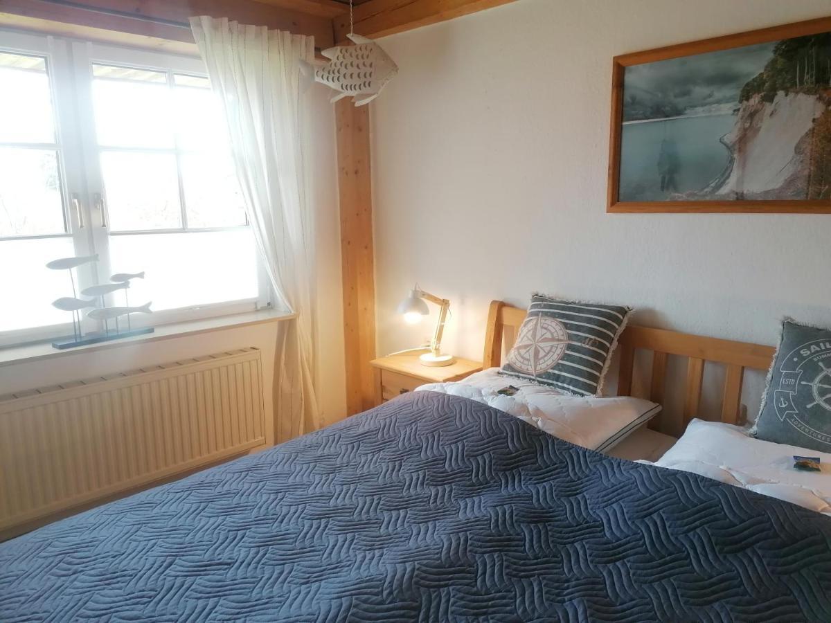 Boddenhus Auf Ruegen - Ferienwohnungen Und Pension Rappin Exterior foto