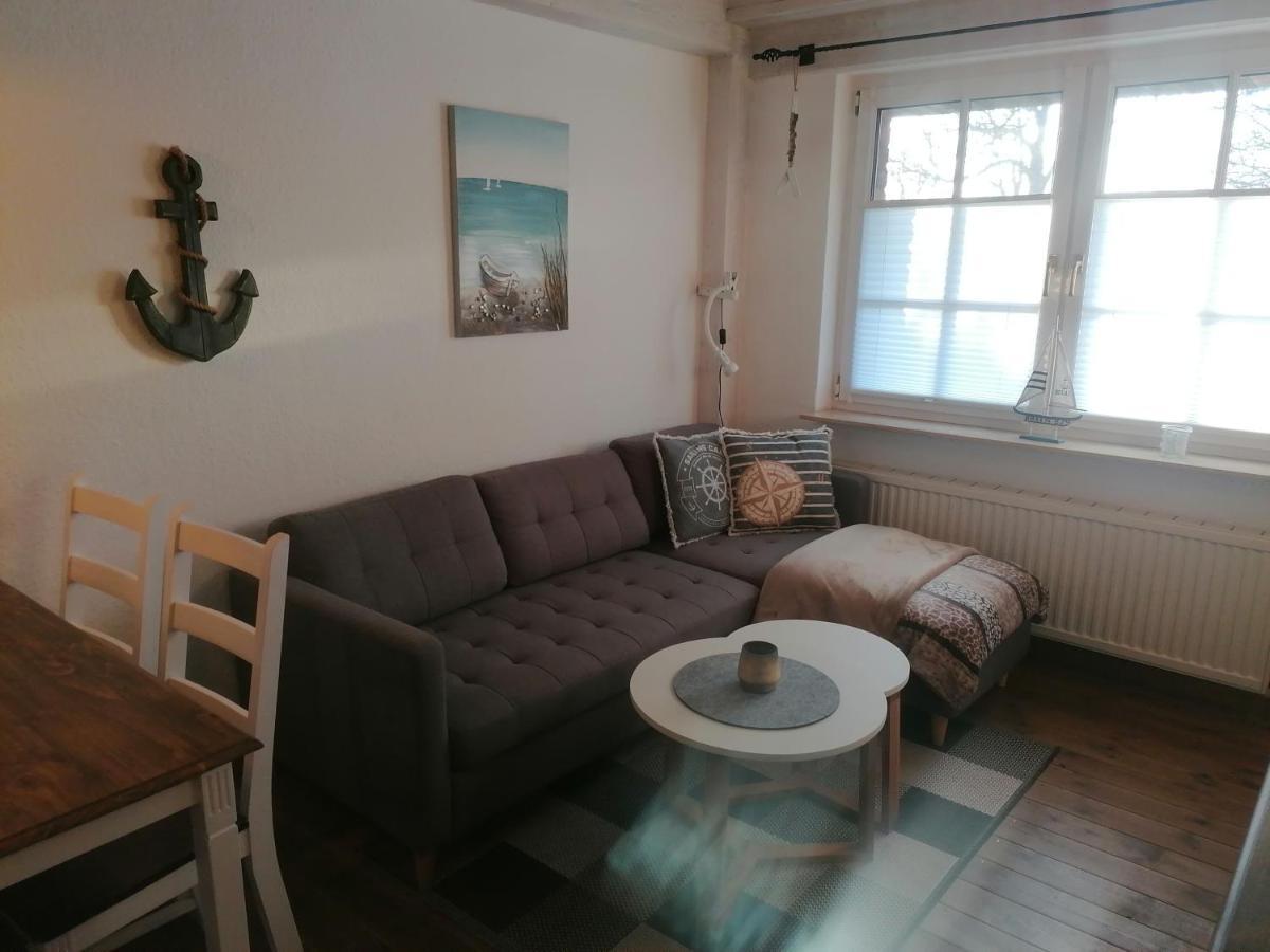 Boddenhus Auf Ruegen - Ferienwohnungen Und Pension Rappin Exterior foto