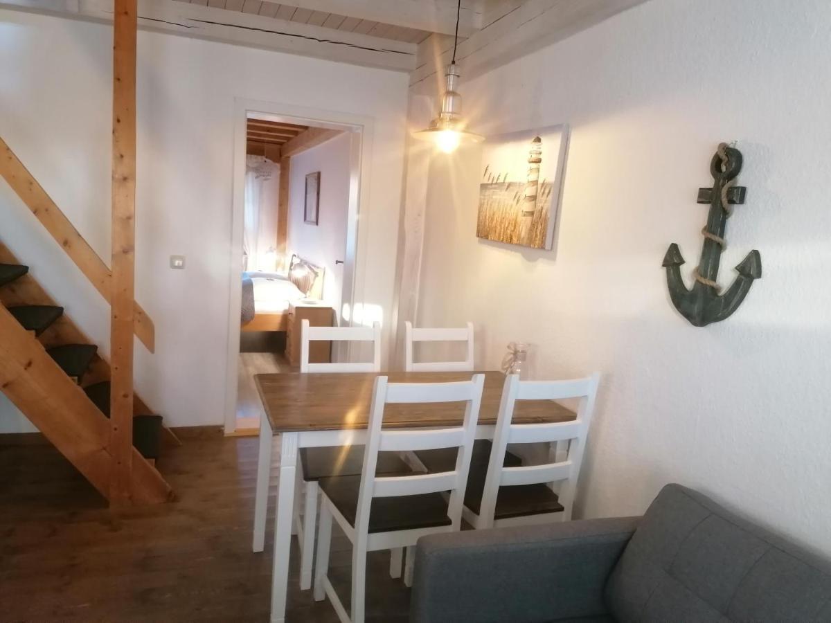 Boddenhus Auf Ruegen - Ferienwohnungen Und Pension Rappin Exterior foto