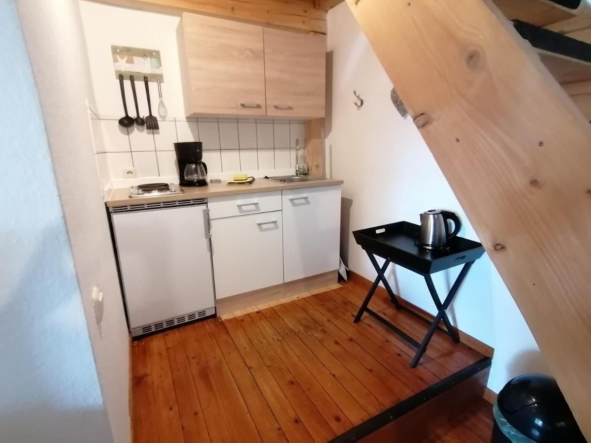 Boddenhus Auf Ruegen - Ferienwohnungen Und Pension Rappin Exterior foto