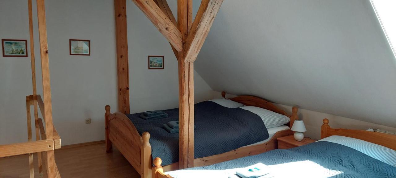 Boddenhus Auf Ruegen - Ferienwohnungen Und Pension Rappin Exterior foto