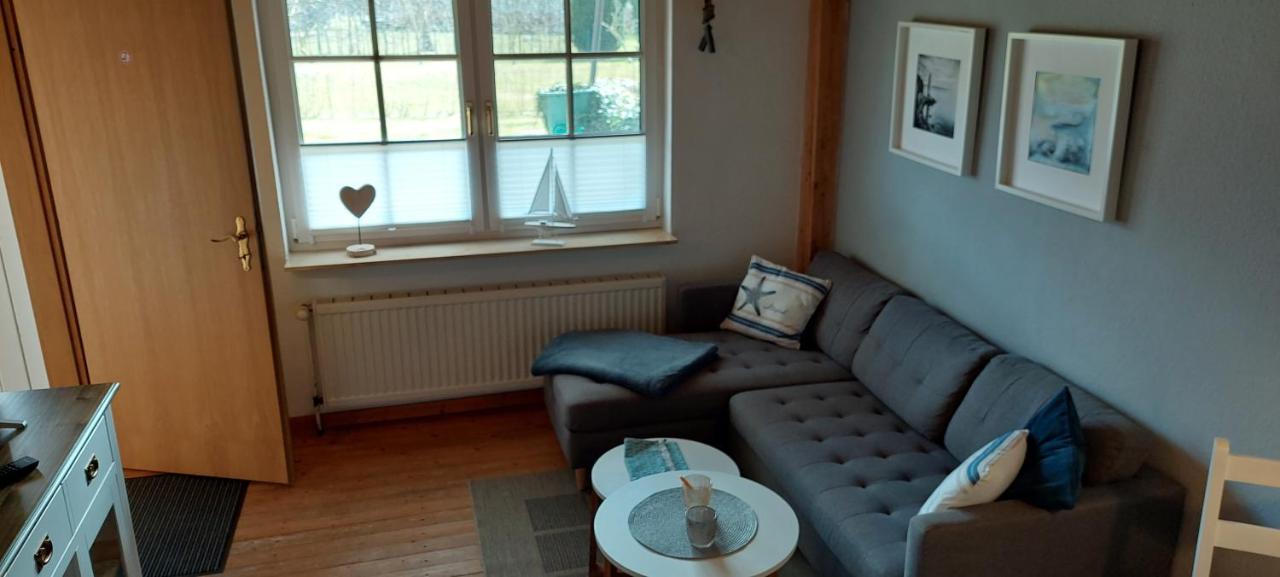 Boddenhus Auf Ruegen - Ferienwohnungen Und Pension Rappin Exterior foto