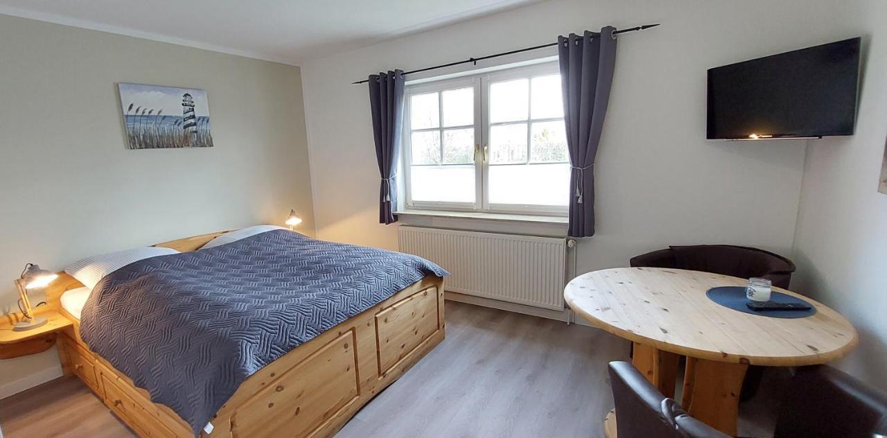 Boddenhus Auf Ruegen - Ferienwohnungen Und Pension Rappin Exterior foto