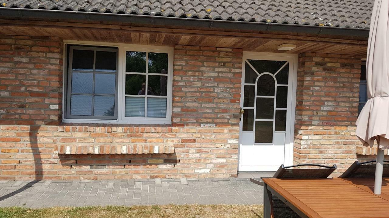 Boddenhus Auf Ruegen - Ferienwohnungen Und Pension Rappin Exterior foto